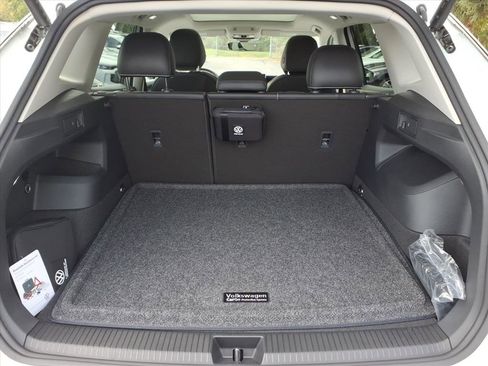 New 2025 Volkswagen Tiguan SE image 7