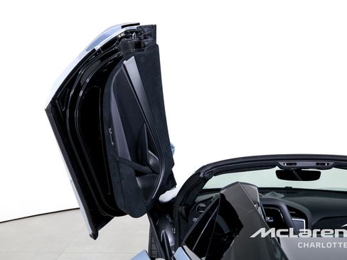 Used 2026 McLaren 750S Spider RWD image 12