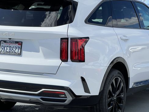 Certified 2023 Kia Sorento SX image 8