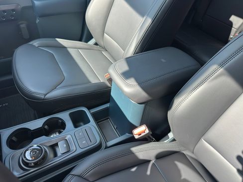 New 2025 Ford Maverick Lariat w/ Black Appearance Package image 30