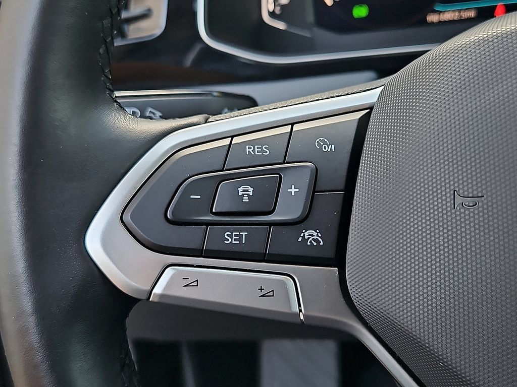 Certified 2025 Volkswagen Jetta SEL FWD image 21