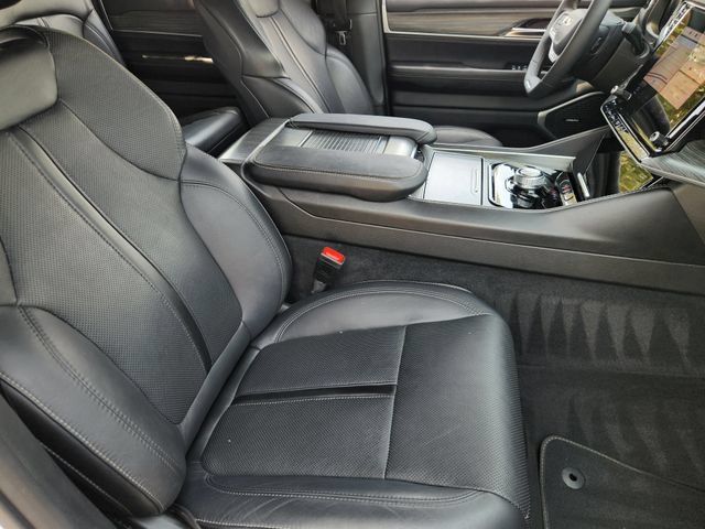Certified 2024 Jeep Wagoneer Series II w/ Flexible Seating Group RWD image 14