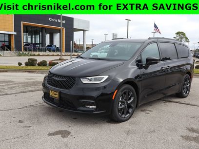 New 2026 Chrysler Pacifica Select