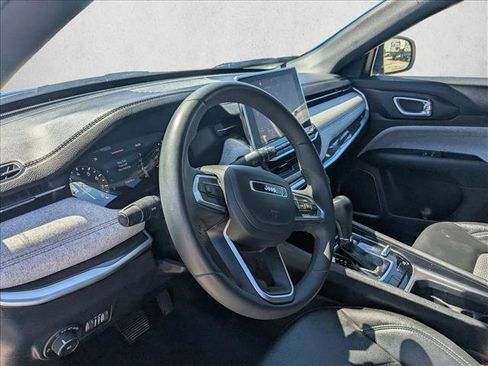 Used 2024 Jeep Compass Latitude image 10