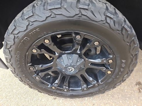 Used 2017 GMC Sierra 1500 SLE w/ SLE Value Package image 34