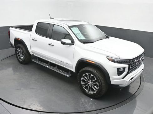 Used 2025 GMC Canyon Denali AWD/4WD image 46