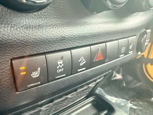 Used 2015 Jeep Wrangler Unlimited Sahara w/ Connectivity Group AWD/4WD image 25