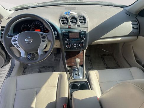 Used 2010 Nissan Altima 2.5 SL w/ SL Pkg FWD image 6