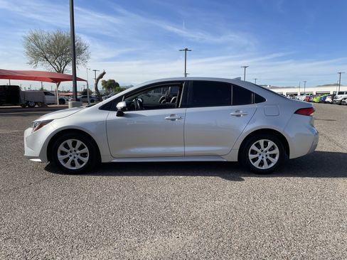 Used 2021 Toyota Corolla LE w/ Carpet Mat Package (TMS) image 3
