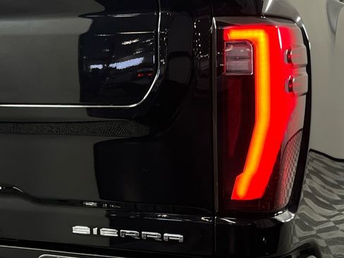 Used 2025 GMC Sierra 3500 Denali w/ Denali Reserve Package image 12