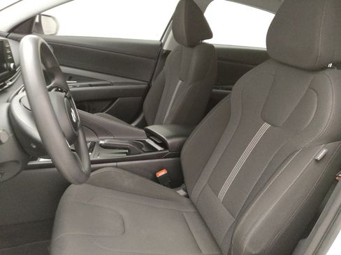 Used 2024 Hyundai Elantra SE FWD image 17