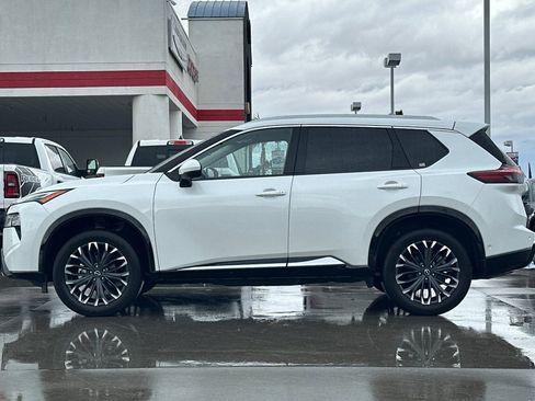 Used 2024 Nissan Rogue Platinum w/ Platinum Premium Package FWD image 3