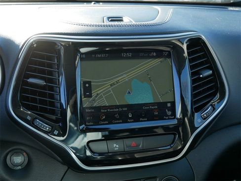 Used 2019 Jeep Cherokee Limited image 22