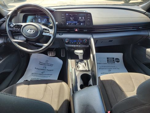 Used 2025 Hyundai Elantra Sport image 15