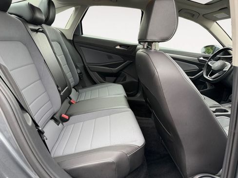 Used 2025 Volkswagen Jetta SE FWD image 23