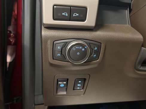 Used 2018 Ford F150 King Ranch w/ Equipment Group 601A Luxury AWD/4WD image 20