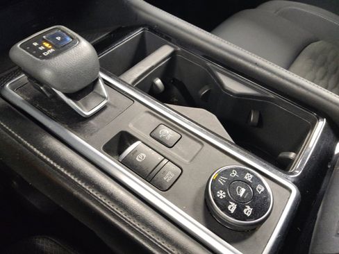 Used 2022 Nissan Pathfinder SV AWD/4WD image 26