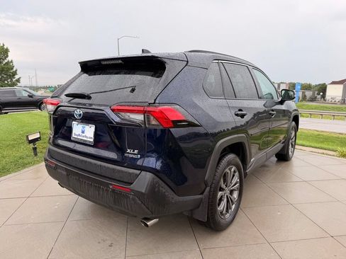 Used 2022 Toyota RAV4 XLE Premium AWD/4WD image 9