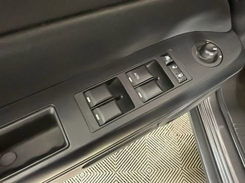 Used 2016 Jeep Patriot High Altitude AWD/4WD image 11
