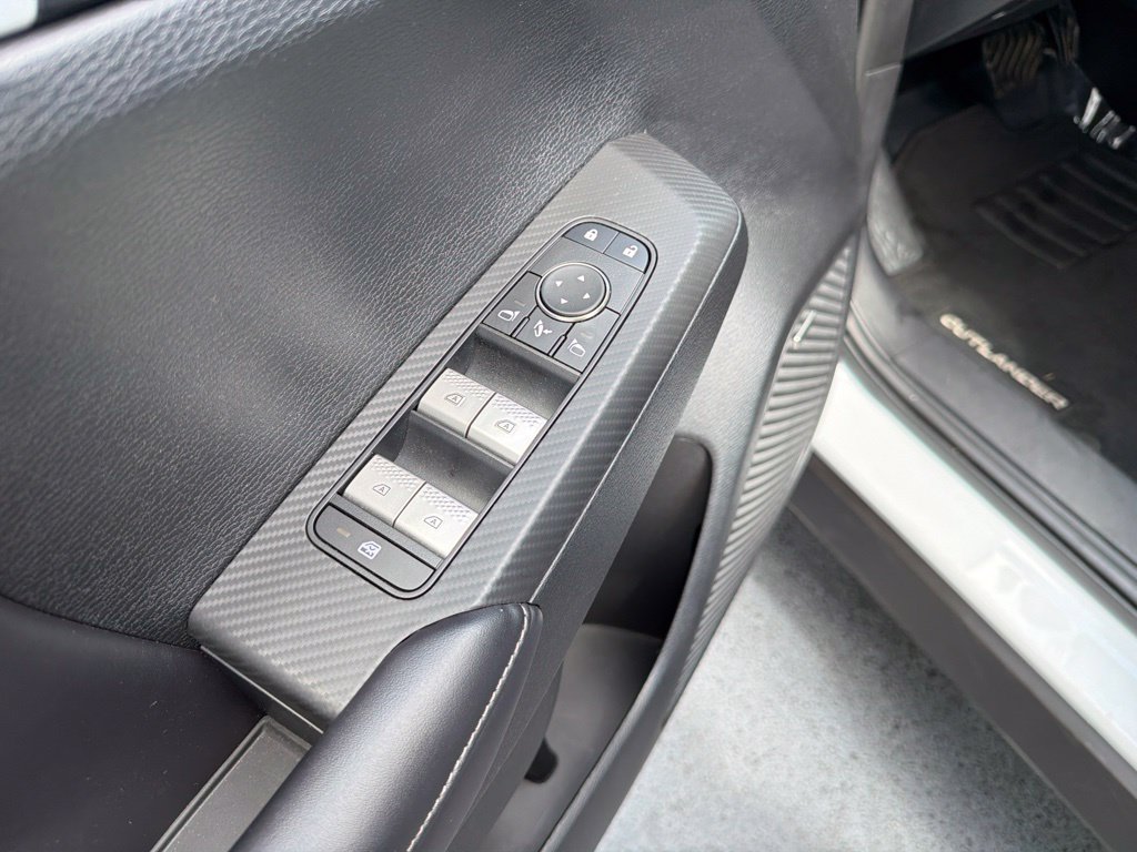 Used 2025 Mitsubishi Outlander SE AWD/4WD image 39