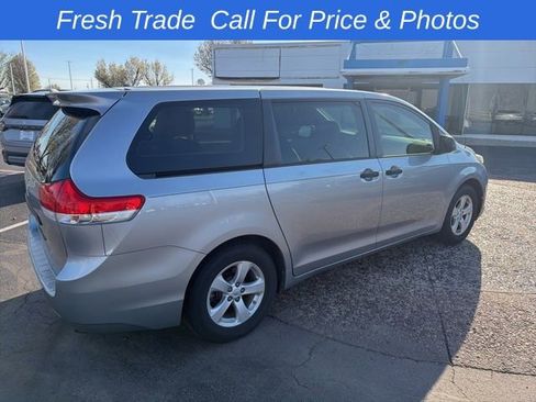 Used 2011 Toyota Sienna image 5
