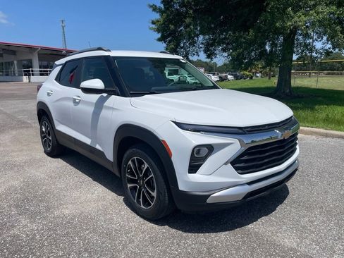 Used 2026 Chevrolet TrailBlazer LT FWD image 1