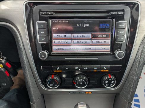 Used 2015 Volkswagen Passat TDI SE image 15