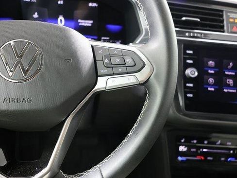 Used 2022 Volkswagen Tiguan SE image 19