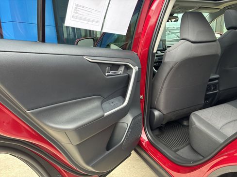 Used 2019 Toyota RAV4 XLE AWD/4WD image 10