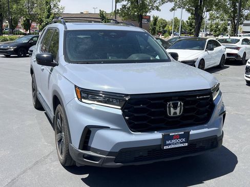 Used 2025 Honda Pilot Black Edition image 4