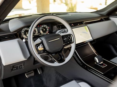 New 2026 Land Rover Range Rover Velar Dynamic SE image 16