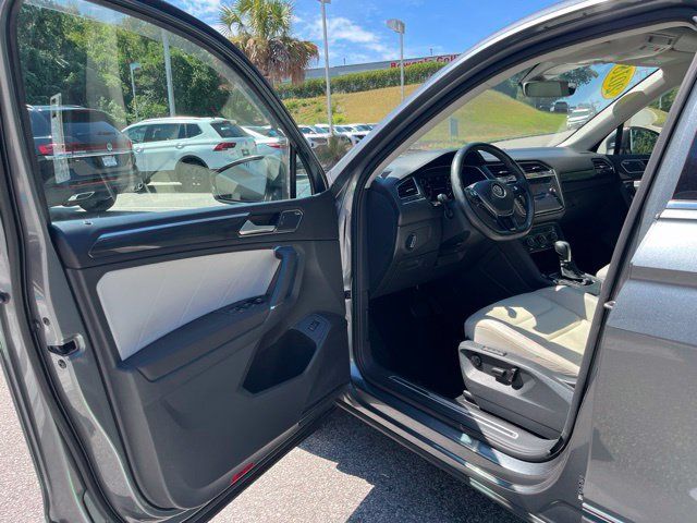 Used 2018 Volkswagen Tiguan SEL Premium FWD image 4