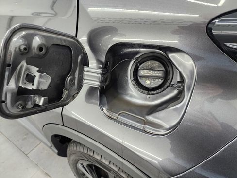 Used 2021 Toyota C-HR LE image 27