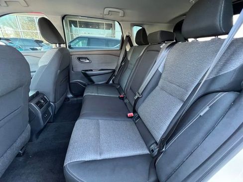 Used 2022 Nissan Rogue SV image 12