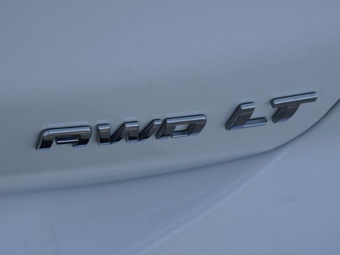 Used 2024 Chevrolet Equinox LT AWD/4WD image 18