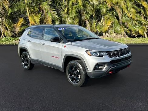 Used 2024 Jeep Compass Trailhawk image 2