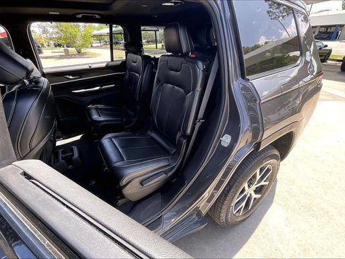 Used 2024 Jeep Grand Cherokee L Limited w/ Luxury Tech Group II AWD/4WD image 21