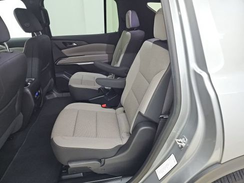 Used 2026 Chevrolet Traverse LT w/ Driver Confidence Package FWD image 3