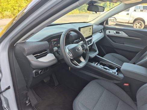 New 2025 Ford Explorer Active image 11