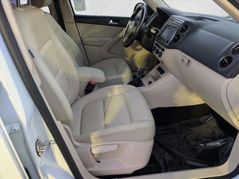 Used 2017 Volkswagen Tiguan S image 19