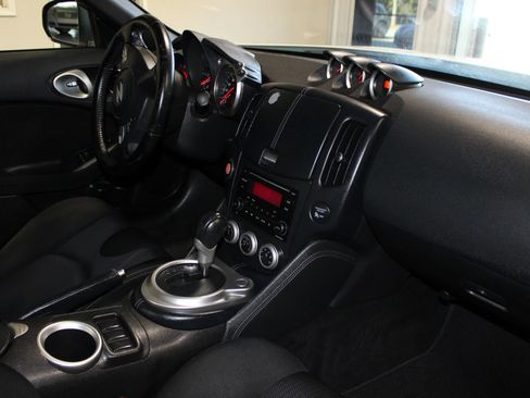 Used 2015 Nissan 370Z Coupe w/ Aerodynamics Package RWD image 24