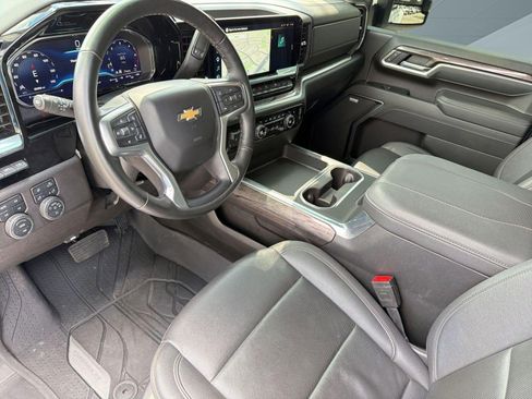 Certified 2025 Chevrolet Silverado 3500 LTZ w/ LTZ Convenience Package AWD/4WD image 4