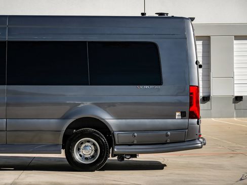 Used 2025 Mercedes-Benz Sprinter 3500 image 9