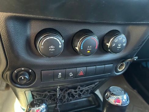 Used 2018 Jeep Wrangler Unlimited Sport S AWD/4WD image 24