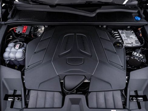 Certified 2025 Porsche Cayenne Coupe image 29