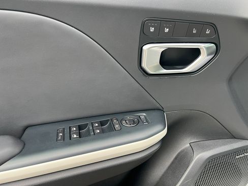 Used 2025 Kia K4 GT-Line w/ GT-Line Premium Package image 13