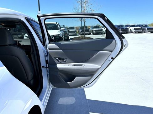 Used 2023 Hyundai Elantra SEL FWD image 18
