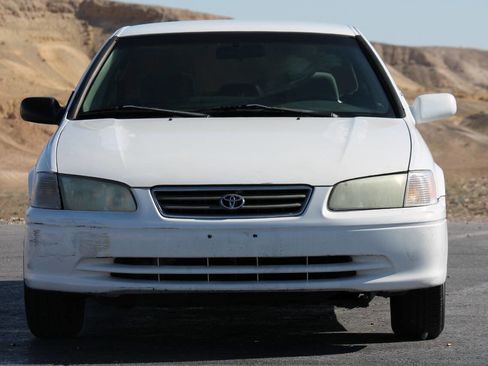 Used 2001 Toyota Camry LE image 2