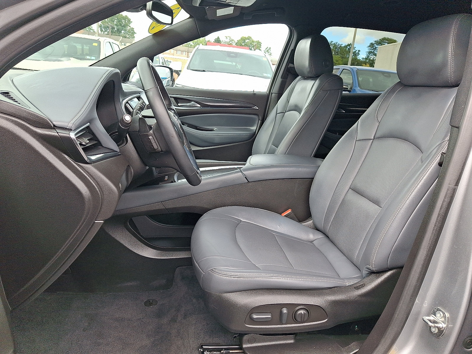 Used 2023 Buick Enclave Essence AWD/4WD image 15