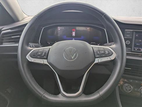 Used 2024 Volkswagen Jetta SE image 11